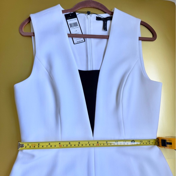 BCBGMaxAzria Chic White V-Neck Sleeveless Tunic High Low Side Slit Top size M - Picture 8 of 13